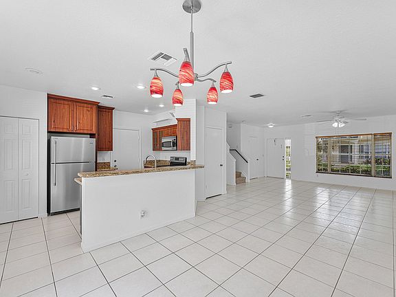 5th image of 11031 PERIWINKLE Lane