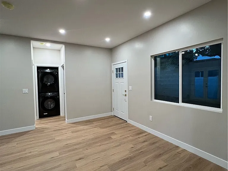 10904 N Darby Ave — Photo 2