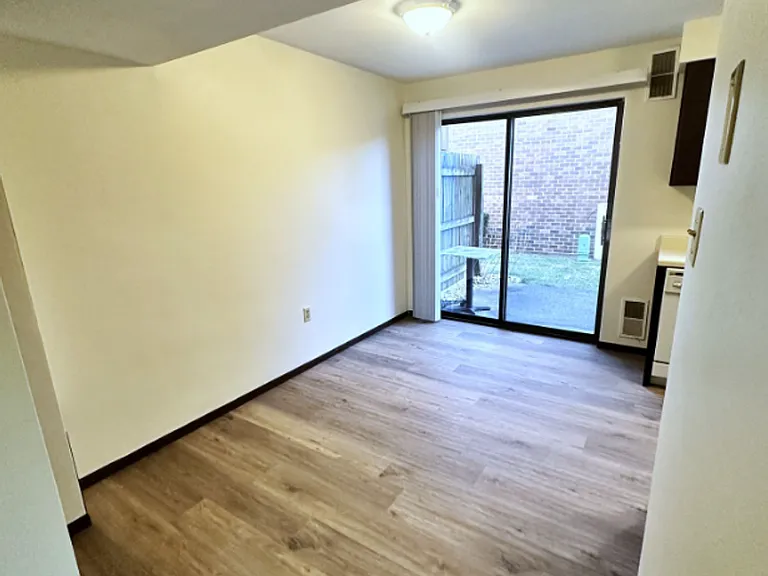 Briarwood Townhomes — Photo 27