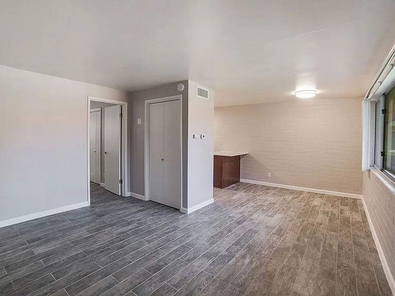 The Spot on 5th — Photo 11