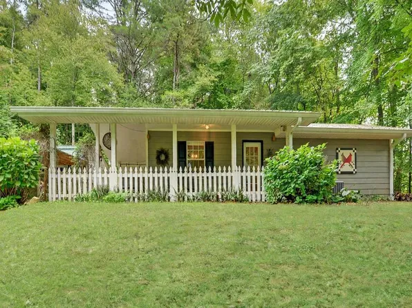 332 E Vineyard Rd, Hayesville, NC 28904