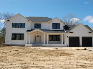 4 Williams St, East Quogue, NY 11942