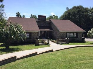 210 Victory Dr, Calhoun, GA 30701