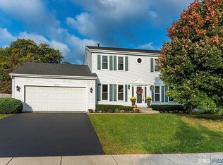 1432 Candlewood Dr, Crystal Lake, IL 60014