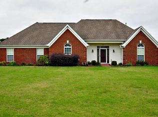 3613 Belle Pointe Dr, Southaven, MS 38672