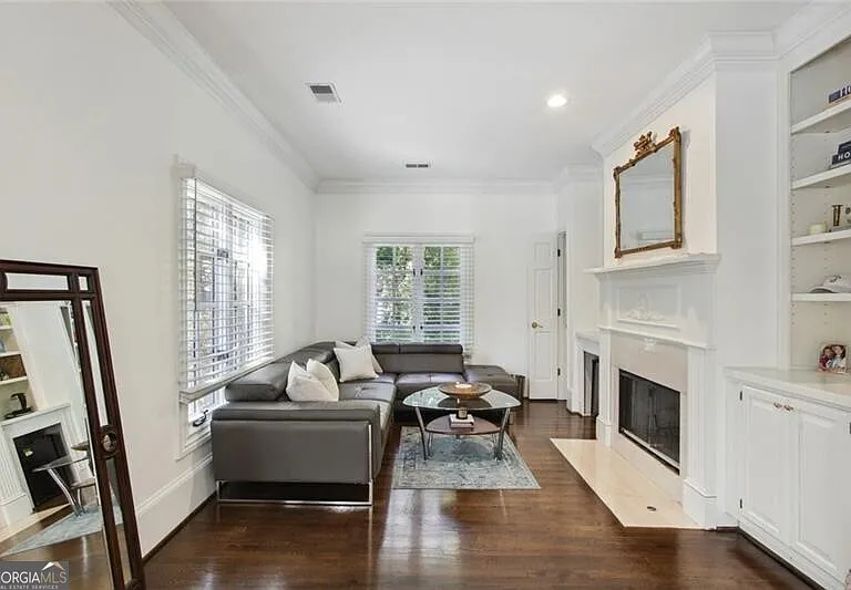 2760 Carmon On Wesley NW — Photo 18