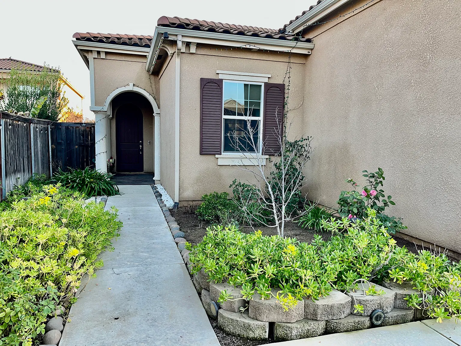 5 bed, 2.5 bath, 2514 sqft, $3,500 — Photo 2