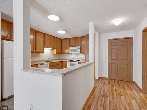 3rd image of 1600 Arundel St APT 206