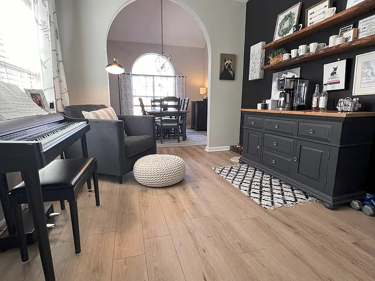 109 Barrie Ct — Photo 7