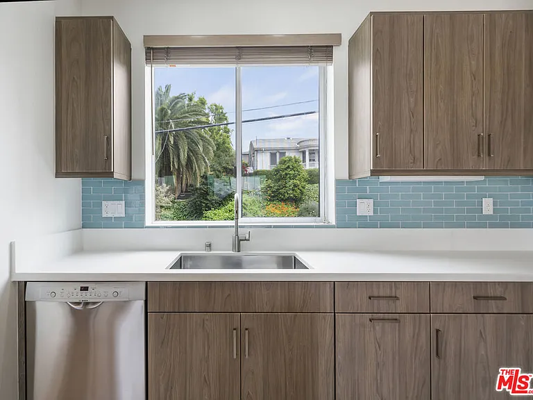 1045 Manzanita St — Photo 11