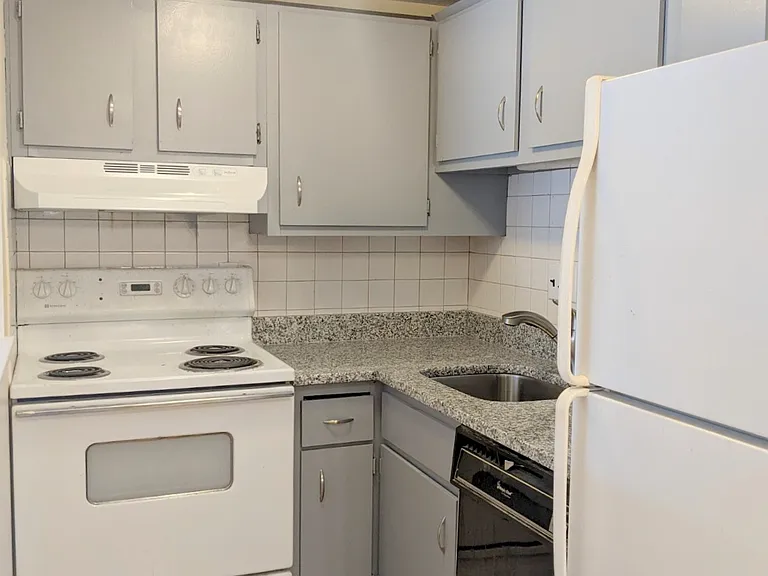 102 Alpine St #4 — Photo 6