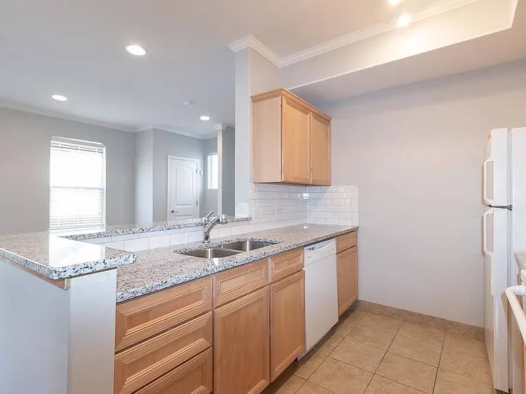 625 Folks Rd #111 — Photo 10