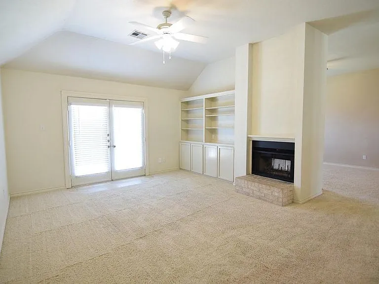 515 Kinney Dr — Photo 15