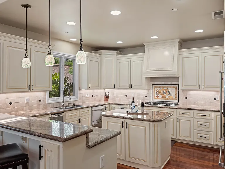 1400 Bonita Dr — Photo 2