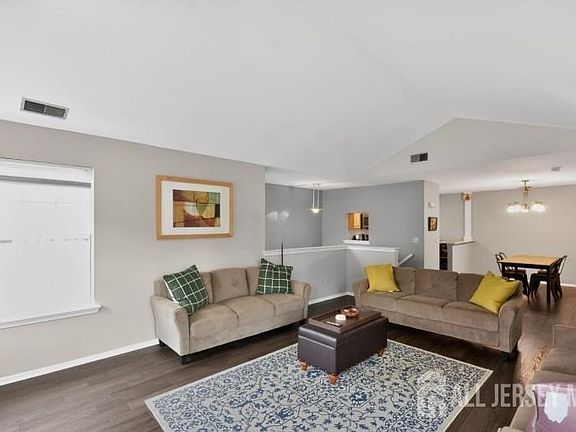 3rd image of 317 Vasser Dr