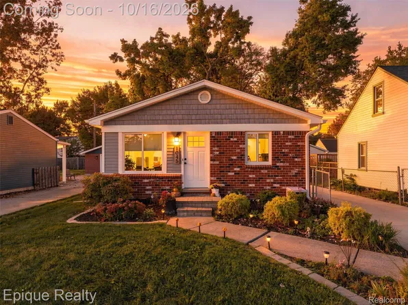 1045 Arthur Dr, Troy, MI 48083