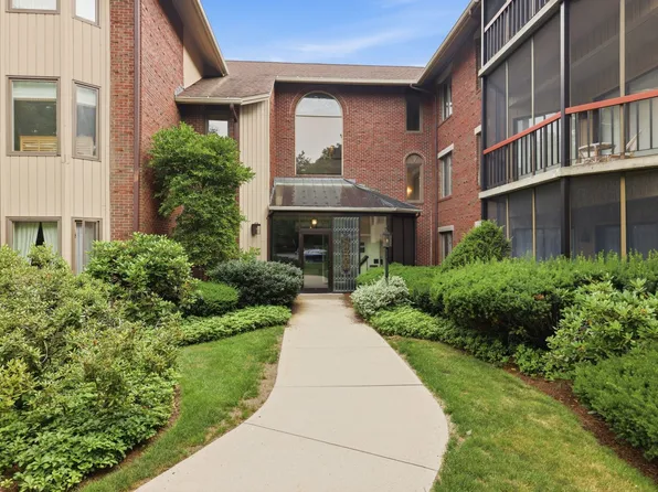 770 Salisbury St APT 322, Worcester, MA 01609