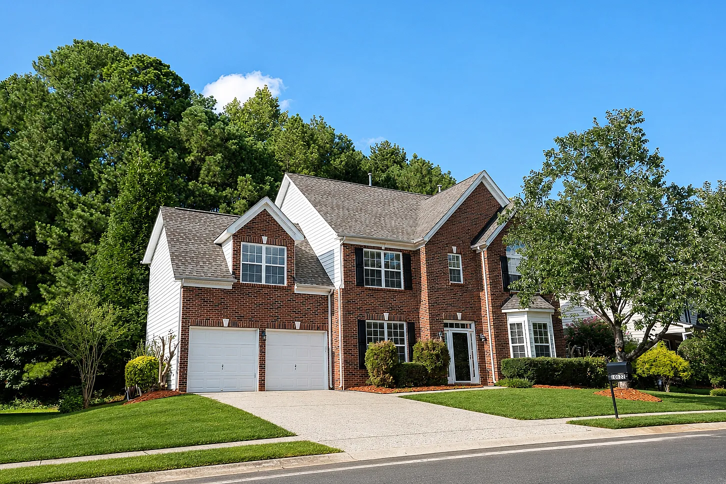 4 bed, 2.5 bath, 2700 sqft, $2,700 — Photo 1
