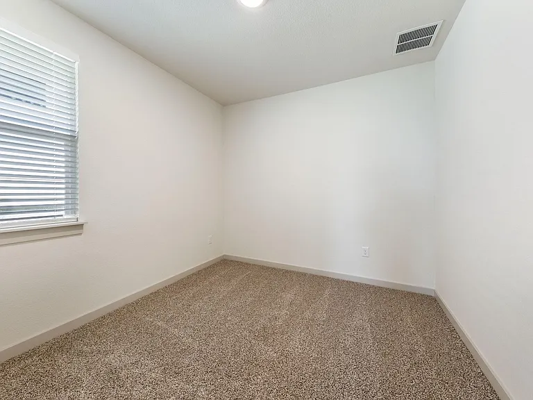2416 Tucker Ln — Photo 16