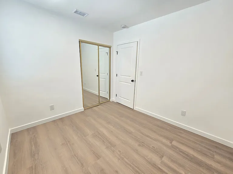 6327 California Ave — Photo 20