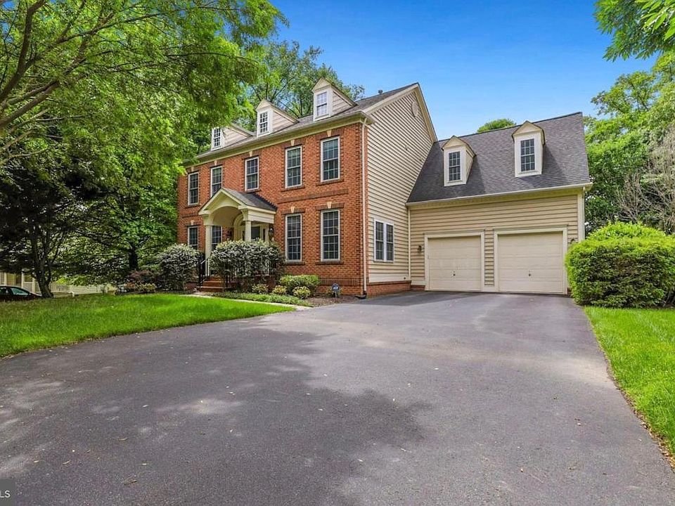 1st image of 9 Henson Oaks Ln