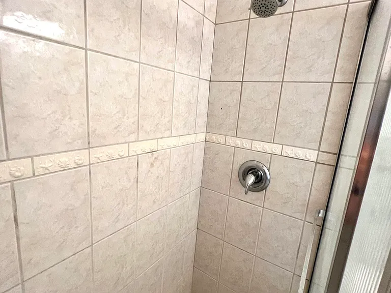 2270 NE 68th St #1911 — Photo 9