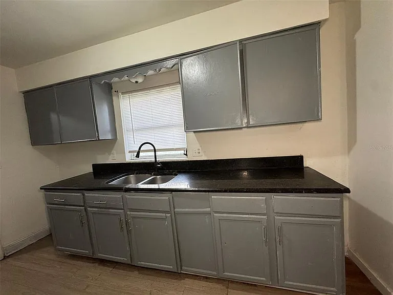 416 Sun Ct — Photo 7