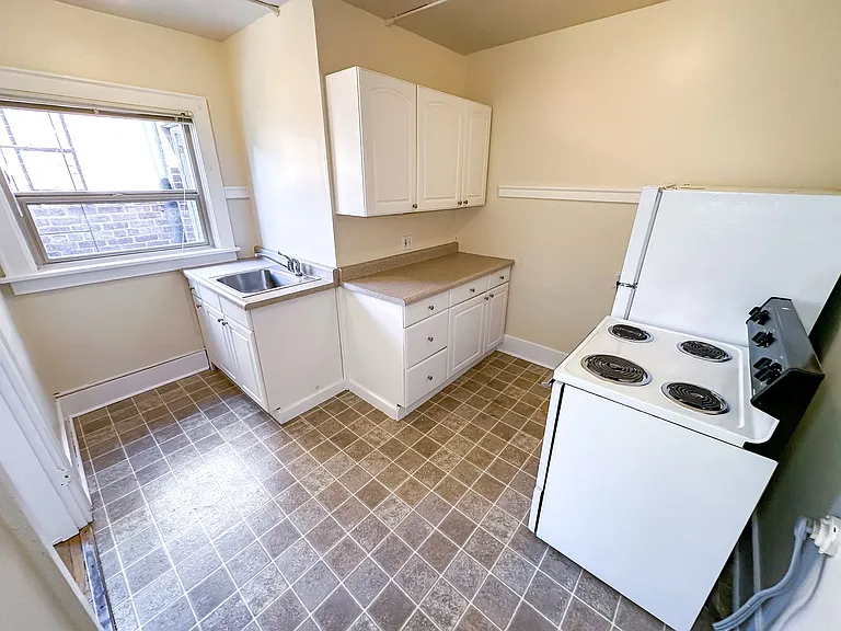 Belmont Apartments — Photo 10
