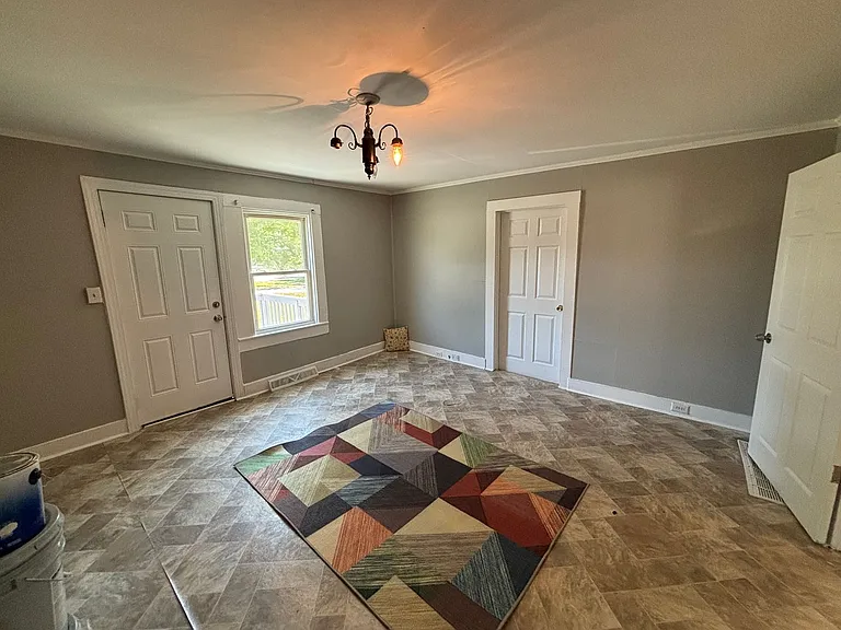 1900 E Ozark Ave — Photo 3