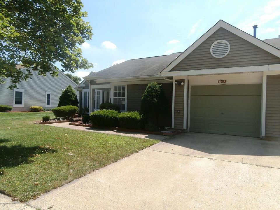 1st image of 1141A Canterbury Dr