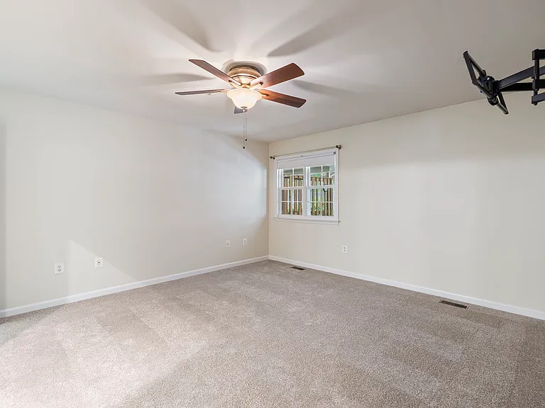 211 Westlake Blvd — Photo 9