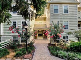 2233 Lovedale Ln APT E, Reston, VA 20191