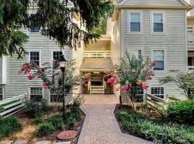 2233 Lovedale Ln, Reston, VA