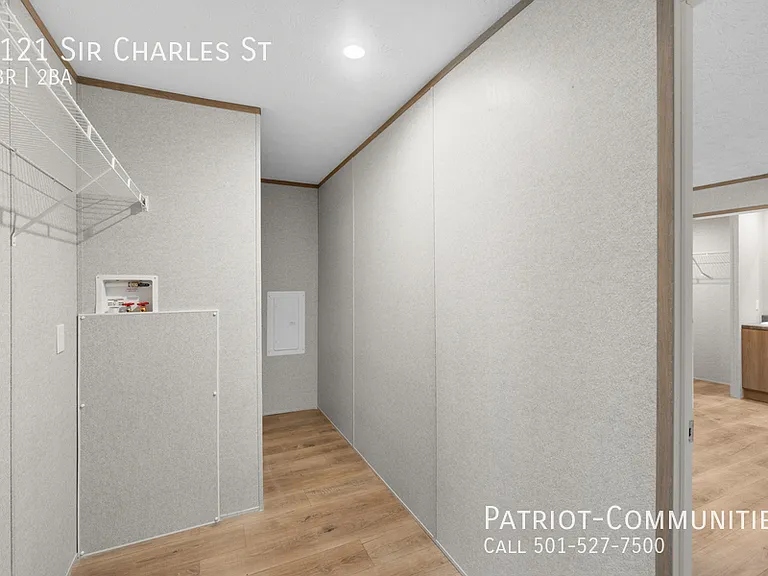 1121 Sir Charles St — Photo 8