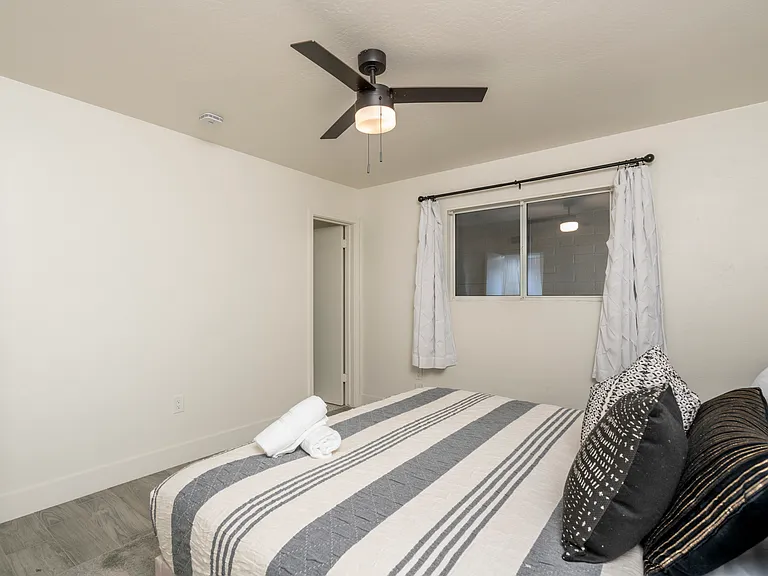 1047 W Elna Rae St — Photo 8