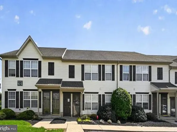 436 Buttonwood Ln #B, York, PA 17406