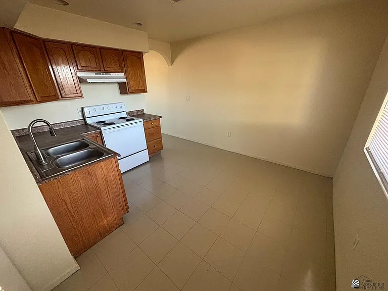 116 E Cactus St — Photo 7