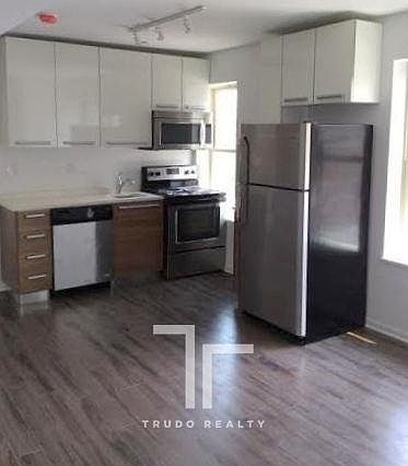1st image of 925 W Carmen Ave APT 006A