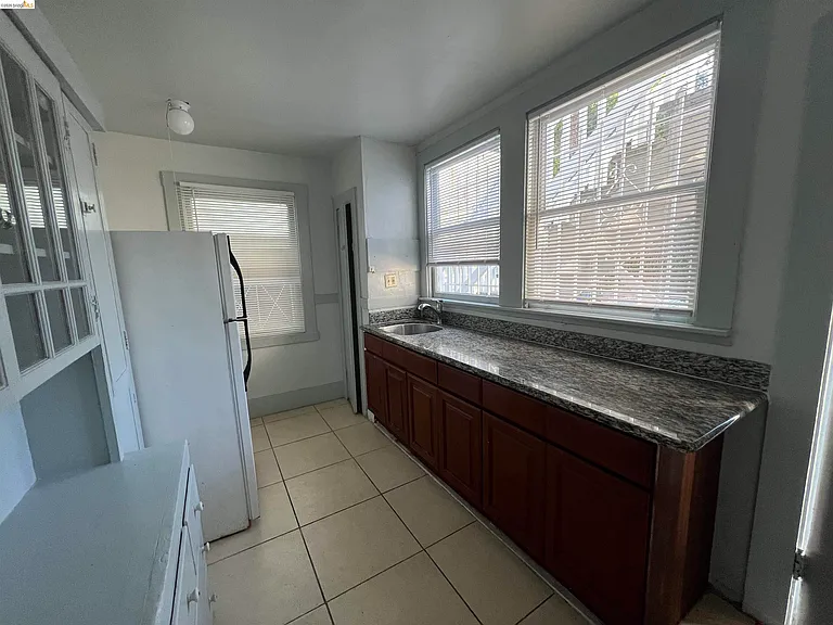 1727 Alcatraz Ave — Photo 3