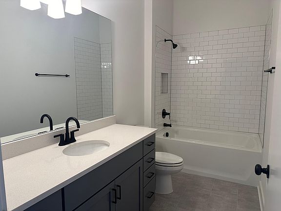 5th image of 1272 3rd Ave S #202