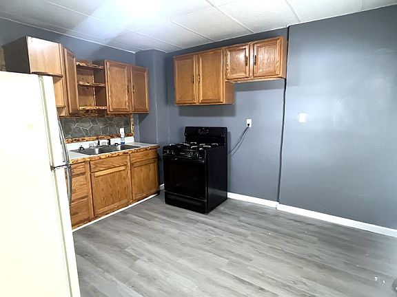2nd image of 909 W 17th St APT 1