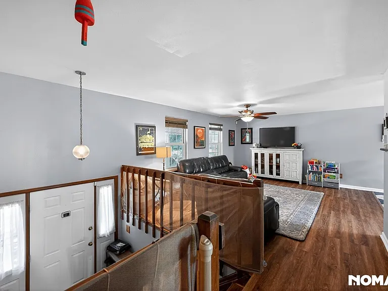 6913 Wolff St — Photo 12