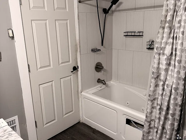 359 Colvin Ave #LOWER — Photo 10