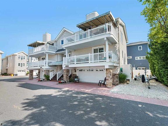 2nd image of 1036 Bay Ave APT 1036