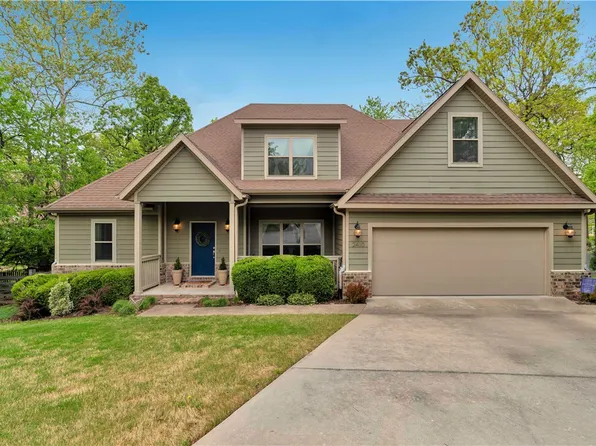 2410 E Twin Oaks Ct, Fayetteville, AR 72703