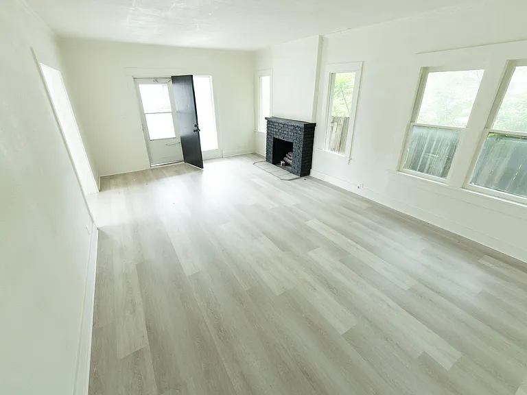 418 N Houser Dr — Photo 4