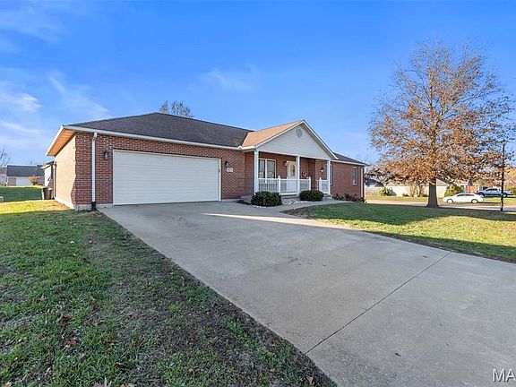 2nd image of 977 Aspen Dr