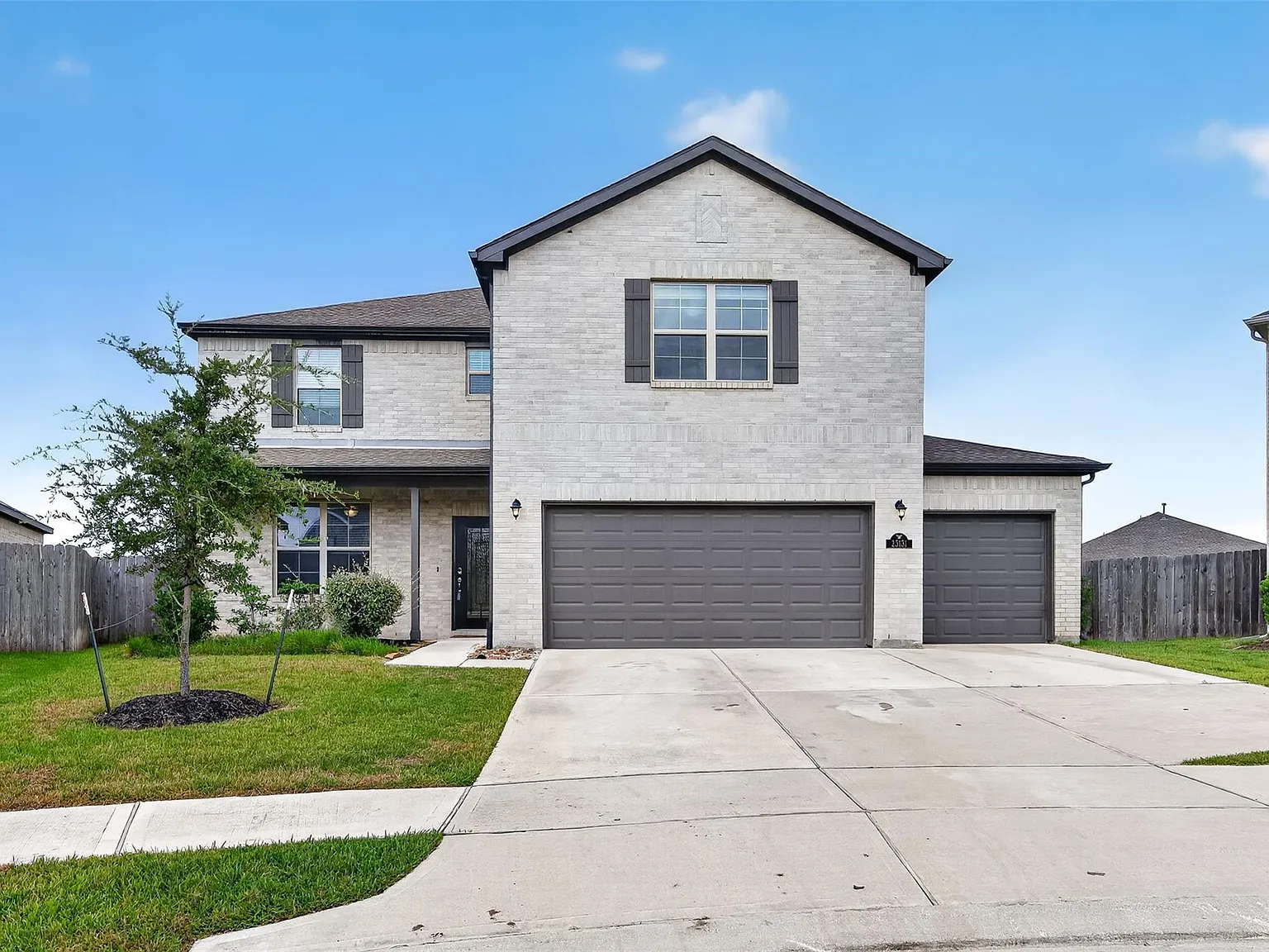 5 bed, 3.5 bath, 3075 sqft, $3,000 — Photo 1