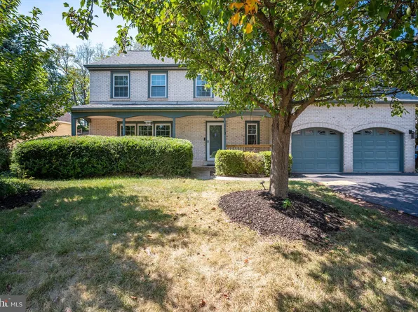 113 Connemara Dr, Sterling, VA 20164