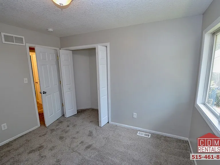 2336 E 39th St — Photo 14
